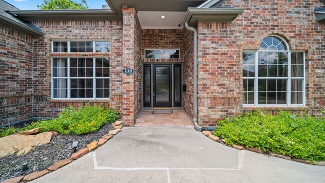 Photo - 118 Hillsborough Dr W