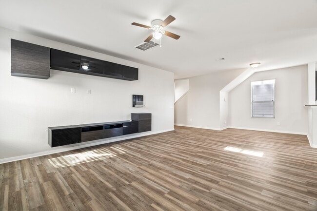 Photo - 914 Canyon Hill Ln