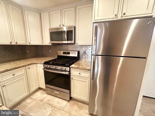 Photo - 1269 N Dover St