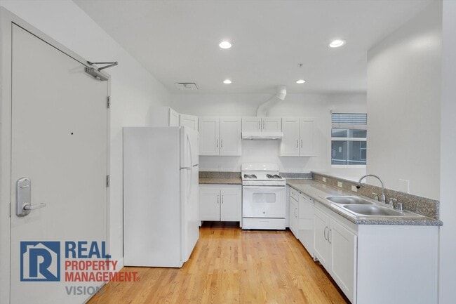 Westlake Park Square Apartments