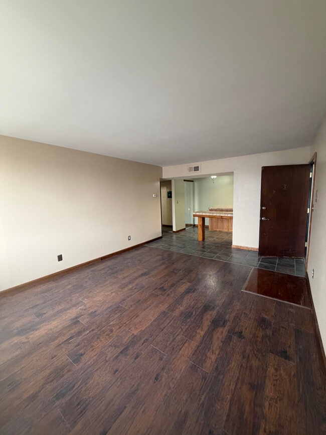 Building Photo - 3911 Fort St Unit 114