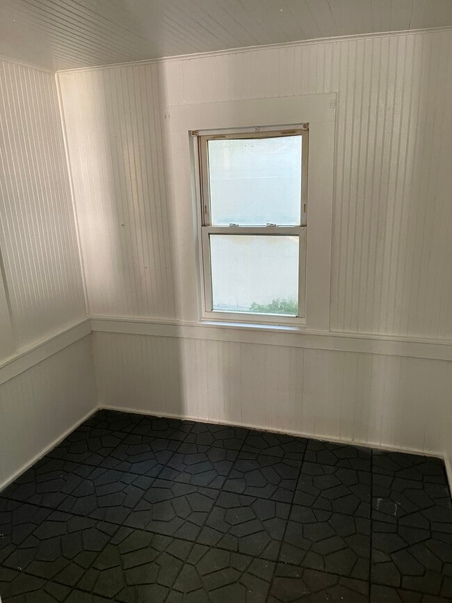 80 Davis Ave Unit 80 Davis Ave, 1st Floor