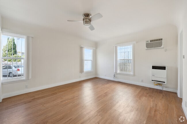 Studio, 1BA - 325SF - 265 S Manhattan Pl