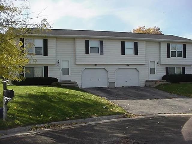 Photo - 505 Tara Ct Townhome