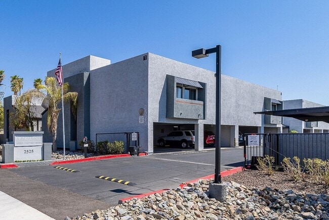 Photo - Lion Tempe Apartments
