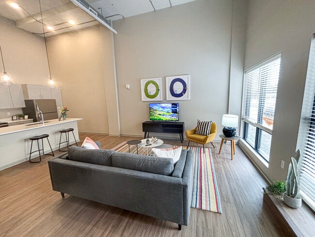 1BR, 1BA - 707SF - Living Room/Kitchen