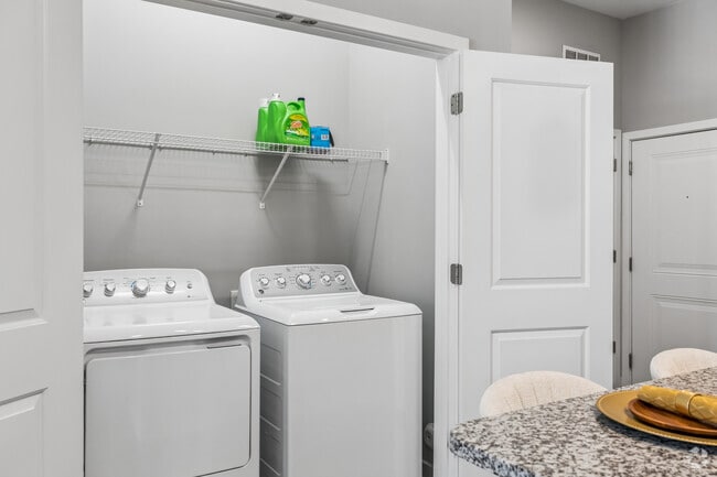The Valor - 1BR, 1BA - 790SF - Laundry