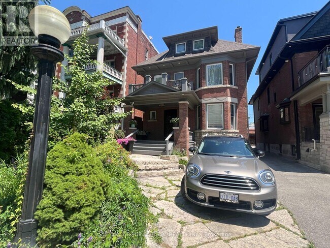 Photo - 335 Palmerston Blvd