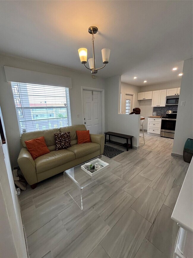 Photo - 4310 NW 12th Ct Unidad 308