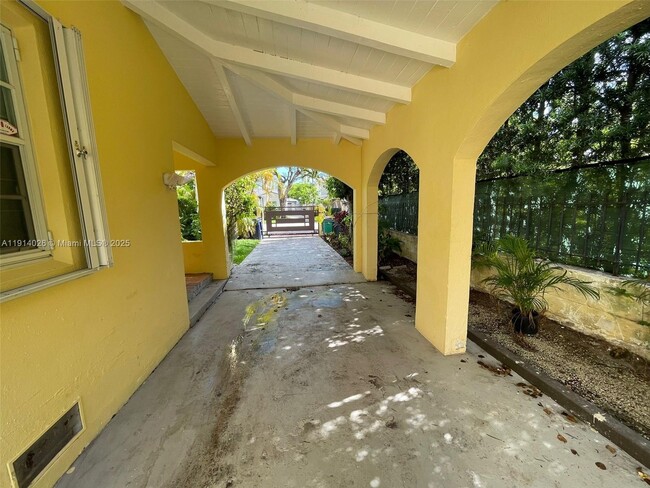 Photo - 1018 W 47th St Unit 1