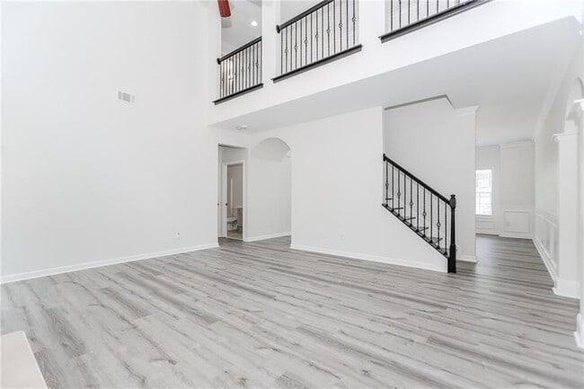 Photo - 2023 Jameson Cir NE