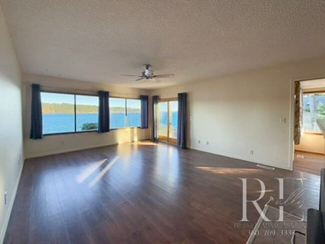 Photo - Waterfront Bliss: Stunning Puget Sound Views & Your Own Private Beach!