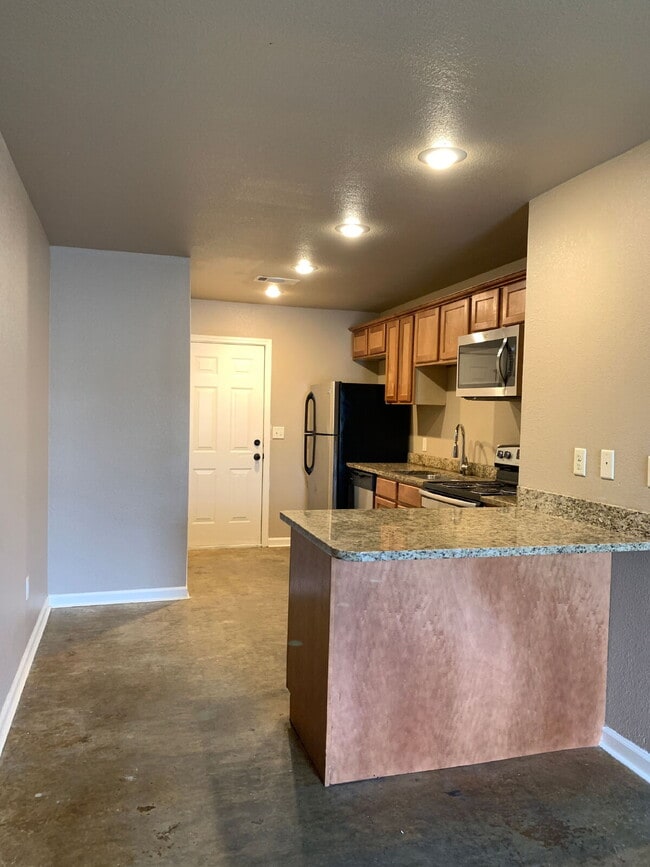 Photo - "Charming 2-Bedroom Gem with Granite Touches in Jonesboro!" Unit 2