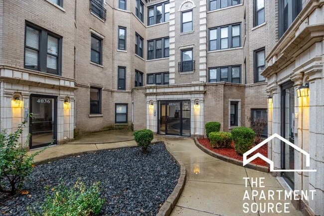 Building Photo - 4036.5 N Ashland Ave Unit 4036.5 North Ashland Ave