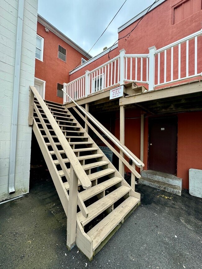 Photo - Welcome to the heart of downtown Historic ... Unit C