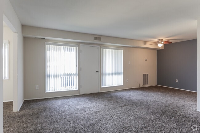3BR, 2BA - 1,100 SF
