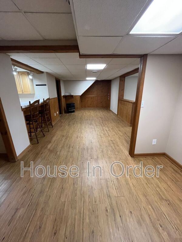 12 Looking Glass Ln