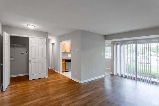 2 BR, 1.5 BA - 942 SF