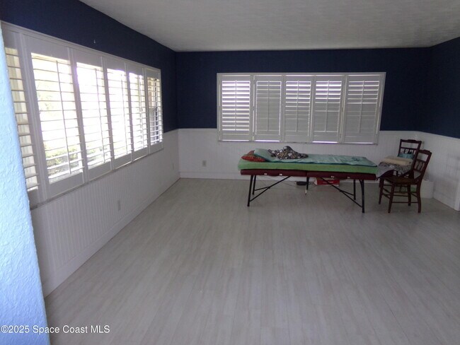 Photo - 1131 Glenham Dr NE