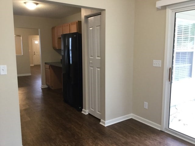 Photo - 332 Aberdeen Cir
