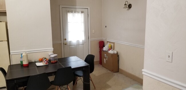 Photo - 1105 Glenfield Rd Unit 2