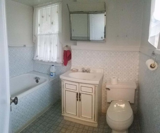 Photo - 106 Block St