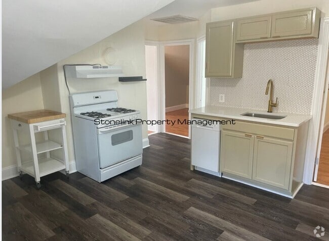 Building Photo - 61 Douglas Ave Unit 3 Rental