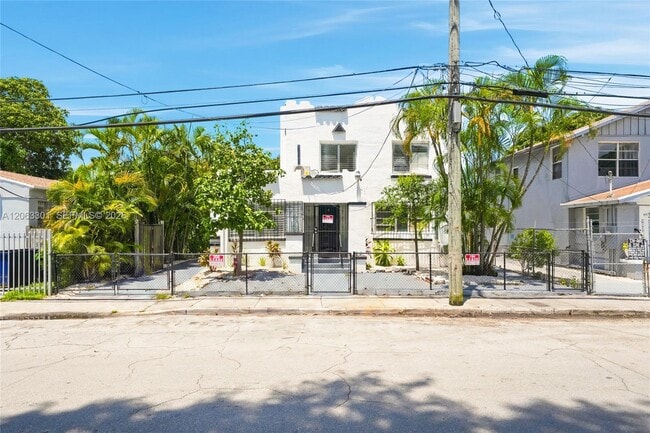 Building Photo - 128 NW 9th Ave Unit 1