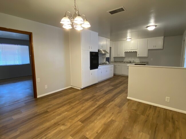 Photo - 1014 W 17th Pl