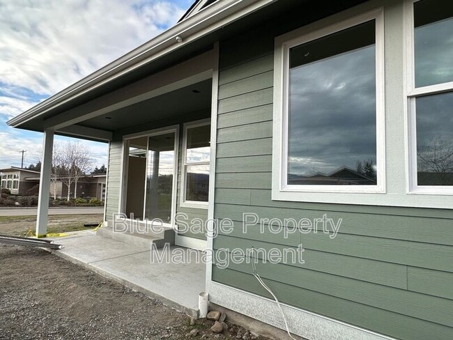 Photo - 865 W Hendrickson Rd