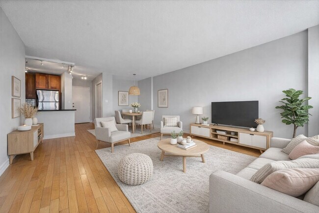 Photo - 2930 N Sheridan Rd