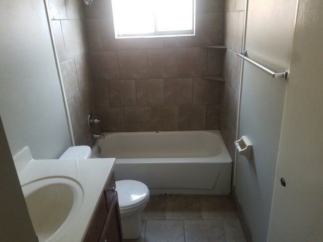 Photo - 1335-1337 Halcomb ln- Frayser Duplex