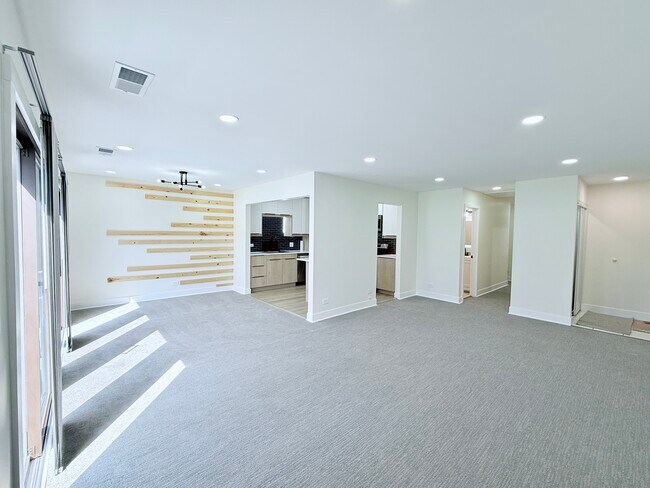 Photo - 98 Marble Hill Ct Unit B2