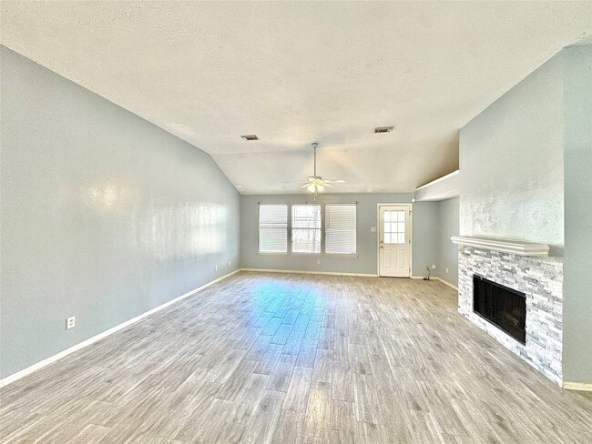 Photo - 15807 Pilgrim Hall Dr