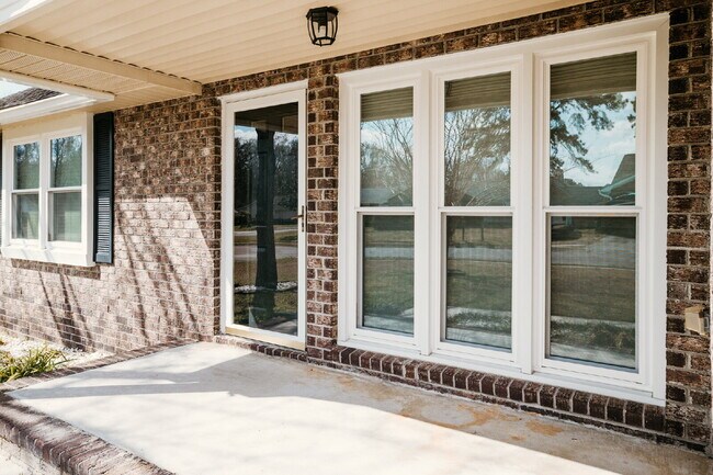 Photo - Move-In Ready! 3-Bed Home with Spacious Backyard