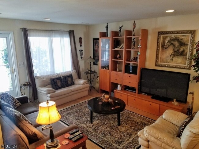 13 Ray Ct
