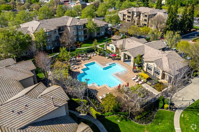 Swimming Pool - Artisan 8282