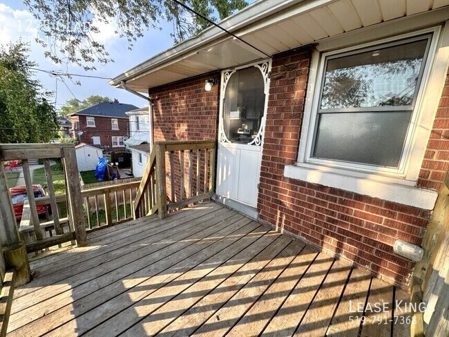 Photo - 1225 Gladstone Ave