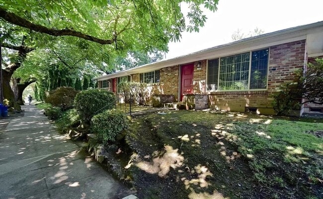 Photo - Charming and attractive 2 bed/1 bath in Irvington Neighborhood! Unit 1947