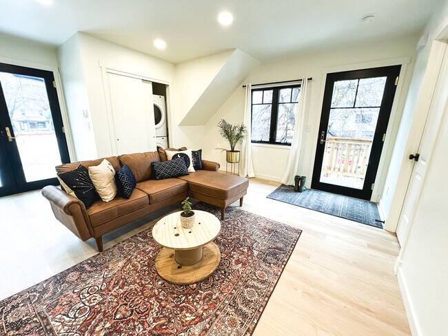 Photo - 2520 Jefferson Ave Unit Carriage House