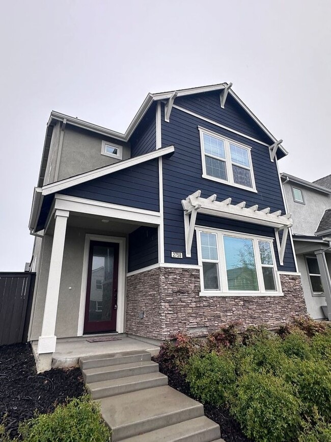 Building Photo - Beautiful/Spacious 3/2.5 (SOLAR) Natomas!  Please reference ad for viewings!