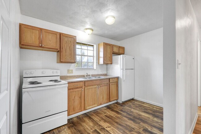 Photo - 1202 E Walford Dr