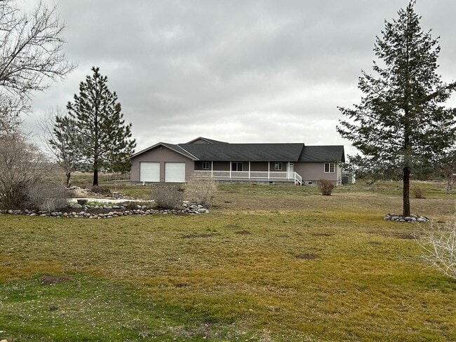 Photo - Spacious 3 BR 2 BA 2 Car garage on acreage