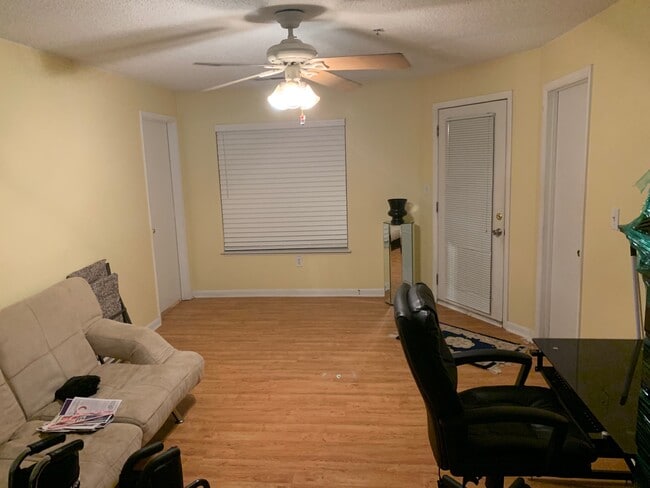 Photo - 1410 Collegiate Cir