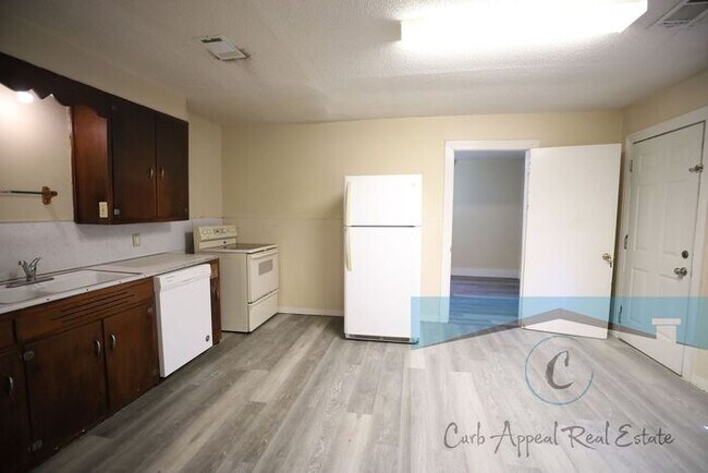 Photo - 1 bed / 1 bath apartment - $800