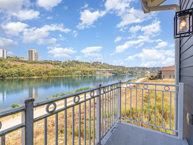 Photo - 385 Manhattan Blvd