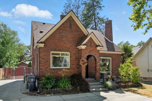Gorgeous Brick Home Near Audubon Park - Gorgeous Brick Home Near Audubon Park