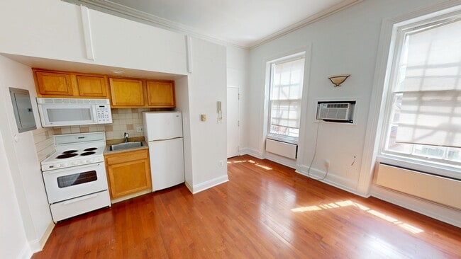 Building Photo - 1814 Spruce St Unit 3M