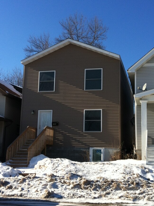 Building Photo - 1111 East 9th Street Unit 1111 E. 9th St.