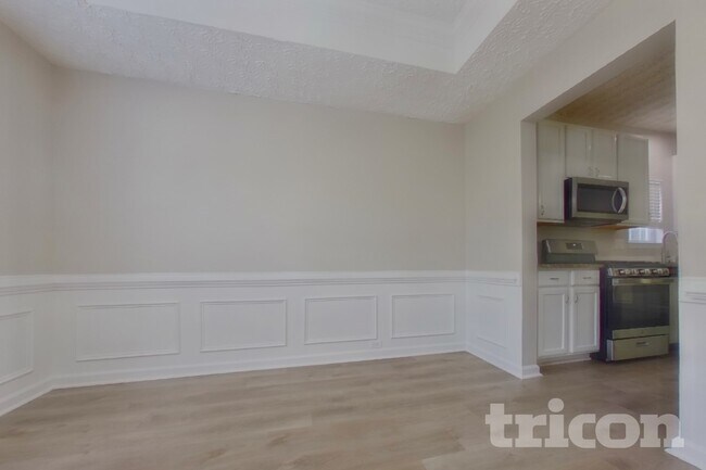 Photo - 411 Clearstream Ln